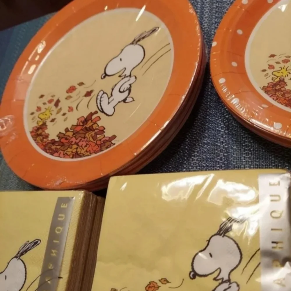 Snoopy Jumping Leaves 168 Pc. Party Set Graphique De France® Peanuts™ 2022